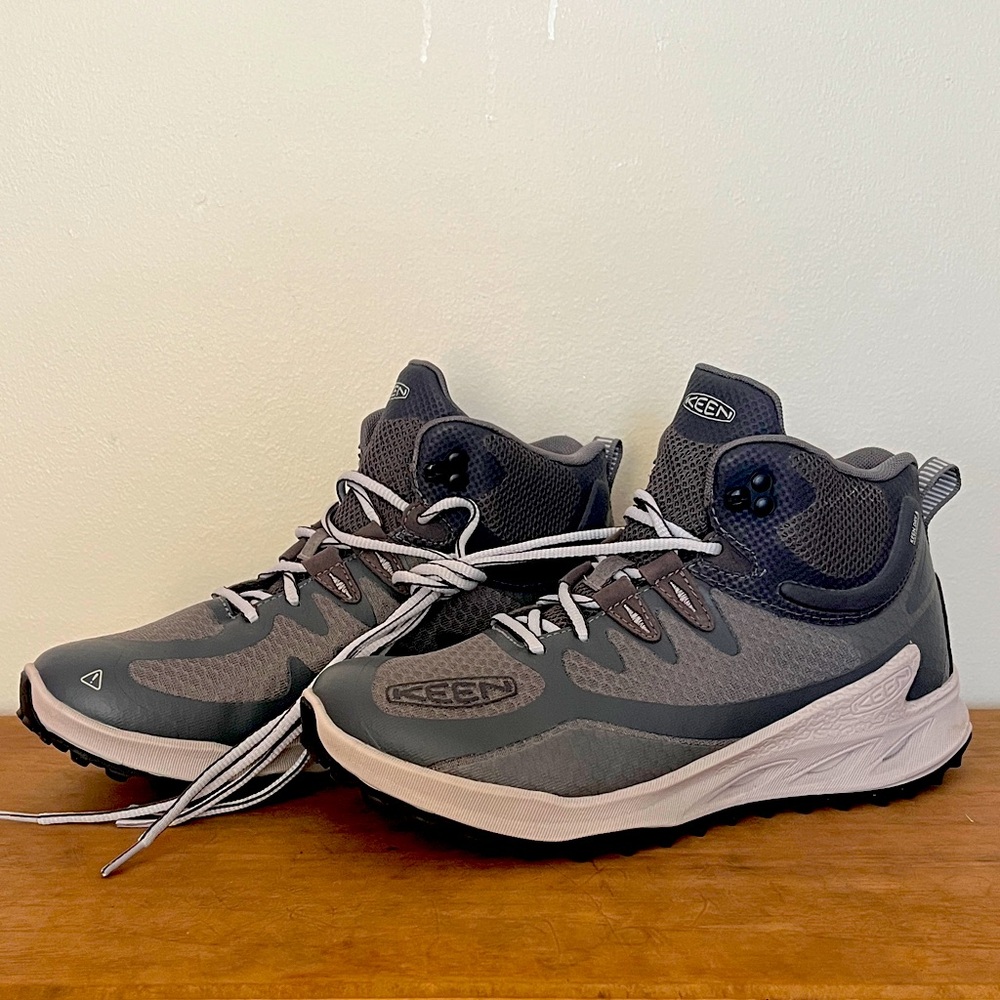 KEEN like new grey hiking high top sneaker boot size 9